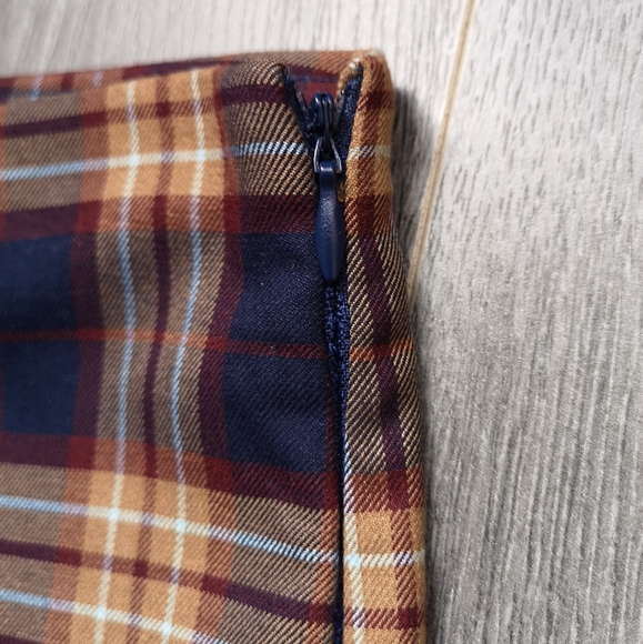 Plaid Cuffed Pants - Picture 3 of 4